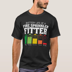 Accuduur van een brandsproeier-fitter t-shirt