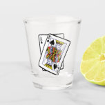 Ace & King of Spades 21st Birthday Shot Glas<br><div class="desc">Perfect ontwerp voor een 21e verjaardag idee ook voor een pontoton liefhebbende poker- en casino-gokfan Deze leuke Mijlpaal-verjaardagsdesign zijn perfect voor een vriendin- of dochter of zelfs voor jezelf.</div>