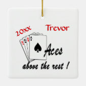 Aces boven de rustnaam op datum keramisch ornament (Achterkant)