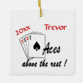 Aces boven de rustnaam op datum keramisch ornament (Voorkant)