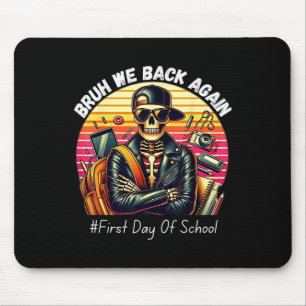 Ach man, we zijn weer terug, terug naar school, ee muismat