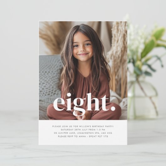 Acht foto eerste uitnodiging op verjaardag (Staand voorkant)