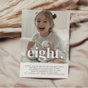 Acht foto eerste uitnodiging op verjaardag