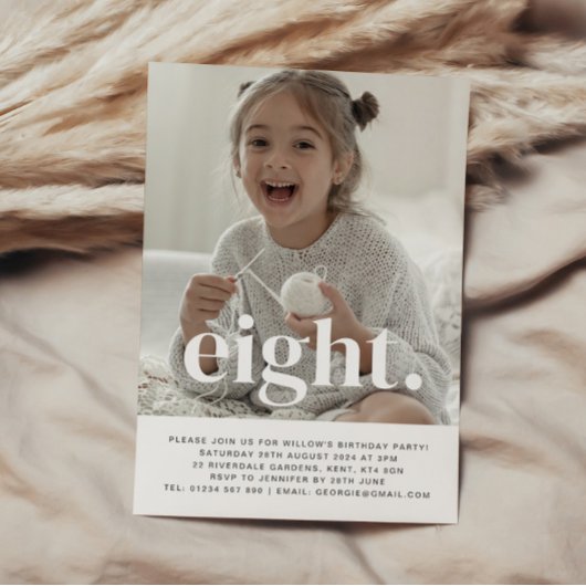 Acht foto eerste uitnodiging op verjaardag
