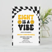Acht is een vibe retro eerste 8e verjaardag feest kaart (Staand voorkant)