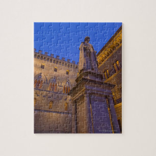 Acht uur in Piazza Salimbeni, Siena, Italië. 2 Legpuzzel