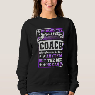 Achter de beste speler staat een voetbalcoach trui