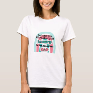 Achter de chronisch zieke dochter is een verbazing t-shirt
