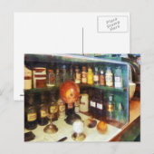 Achter de teller bij de Drugstore Briefkaart (Voorkant / Achterkant)