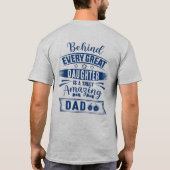 Achter elke geweldige dochter is geweldige papa te t-shirt (Achterkant)