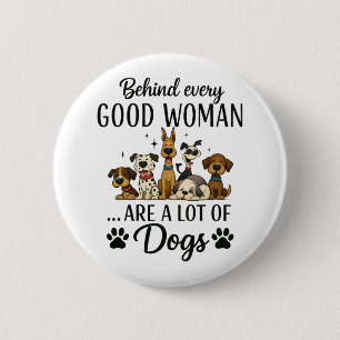 Achter elke goede vrouw zijn veel honden Grappig Ronde Button 5,7 Cm