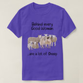 Achter elke goede vrouw zitten veel schapen t-shirt (Design voorkant)