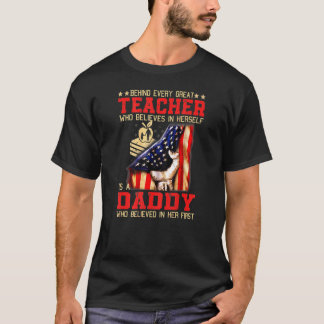 Achter elke grote leraar die in zichzelf gelooft t-shirt
