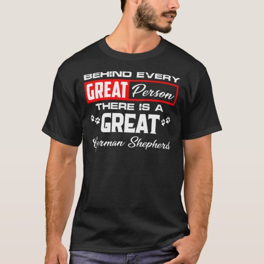 Achter elke grote persoon zit een grote Duitser T-shirt (Voorkant)