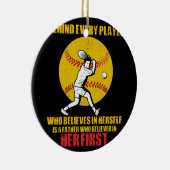 Achter elke speler is een vader Softball pa Keramisch Ornament (Rechts)
