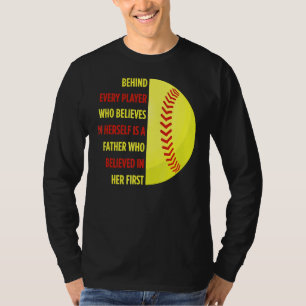 Achter elke speler is een vader Softball papa Daug T-shirt