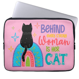 Achter elke sterke vrouw zit haar kat laptop sleeve