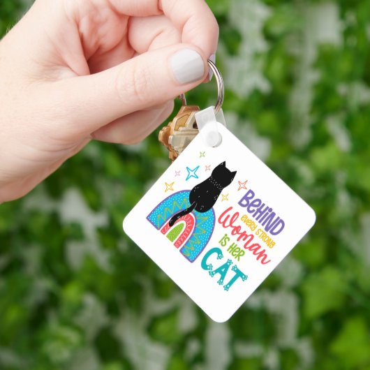 Achter elke sterke vrouw zit haar kat sleutelhanger (Hand)
