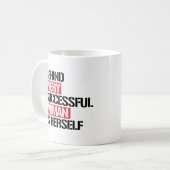 Achter elke succesvolle vrouw hoort zichzelf —  koffiemok (Voorkant links)