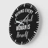 Achter elke succesvolle vrouw zit zichzelf grote klok (Hoek)