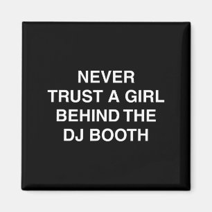 Achter het dj-podium grappige techno edm festival magneet