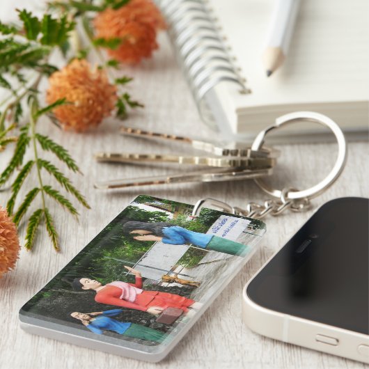 Achter je rug kijken sleutelhanger (Voorkant Rechts)