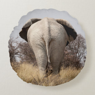 Achteraanzicht van olifant rond kussen