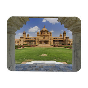Achteraanzicht van Umaid Bhawan Palace hotel, Jodj Magneet