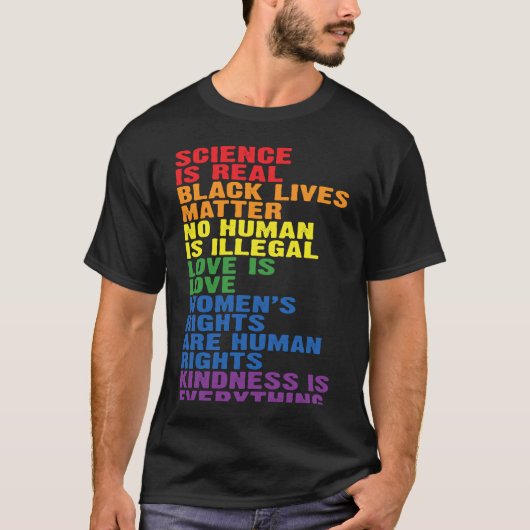 Achterafdrukkendheid is alles wat LGBTQ+ Pride is T-shirt (Voorkant)