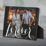 ACHTERfoto van BUITENSTE Script Fotoplaat<br><div class="desc">Dit charmerende tabletop fotoplaque heeft een ingebouwd pakket voor een fraaie weergave van uw favoriete foto. Kenmerkt het woord FOREVER in een mooi wit manuscript,  uw namen en trouwdatum. Creëer een keepname van je favoriete foto of geef als cadeau.</div>