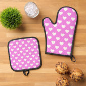 Achtergrond hartpatroon ovenwant & pannenlap set (Top down)