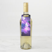 Achtergrond met nachtvliegen flessenhanger (Op fles)