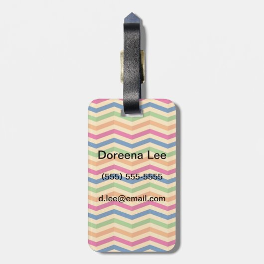 Achtergrond met strepen in retro bagagelabel (Achterkant verticaal)