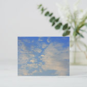 Achtergrond van de blauwe lucht. briefkaart (Staand voorkant)
