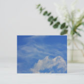 Achtergrond van de blauwe lucht. briefkaart (Staand voorkant)