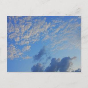 Achtergrond van de blauwe lucht. briefkaart