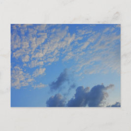 Achtergrond van de blauwe lucht. briefkaart