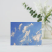 Achtergrond van de blauwe lucht. briefkaart (Staand voorkant)