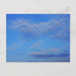 Achtergrond van de blauwe lucht. briefkaart