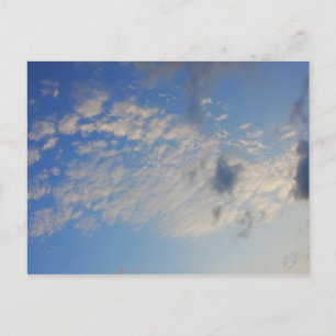 Achtergrond van de blauwe lucht. briefkaart