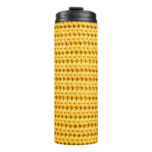 Achtergrond van geel gebreide wollen stof thermosbeker (Voorkant)