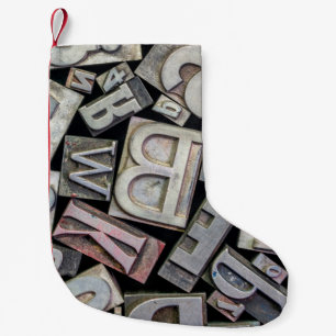 achtergrond van grijnletterdruk kleine kerstsok