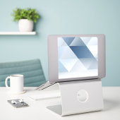 Achtergrond van grijze driehoeken met tekstruimte sticker (Laptop op bureau)