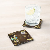 Achtergrond van hout met mechanische zeepaardjes bier onderzetter (Rechterzijde)