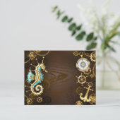 Achtergrond van hout met mechanische zeepaardjes briefkaart (Staand voorkant)