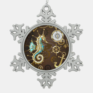 Achtergrond van hout met mechanische zeepaardjes tin sneeuwvlok ornament