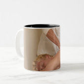 Achtergrondmanipulatie van de osteopaat/chiropract tweekleurige koffiemok (Voorkant links)