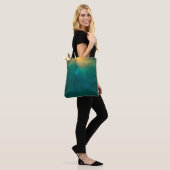 Achtergrondpatroon ontwerp tote bag (Op model)