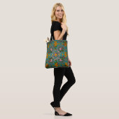 Achtergrondtextuur, behang, bloemthema in koel tote bag (Op model)
