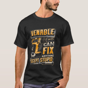 Achternaam Venable kan alles oplossen behalve dom T-shirt